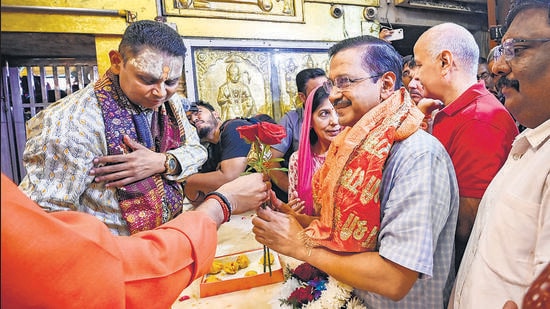 Delhi's Iconic Hanuman Temple Becomes Political Battleground Ahead of Elections