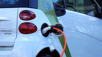 Delhi’s EV Policy 2.0 Charges Ahead as Global Growth Cools