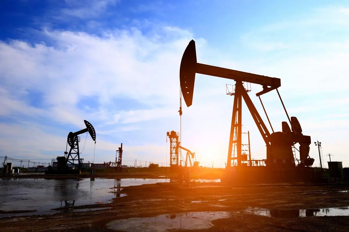 Oil Prices Steady as EIA Data Fuels Optimism on U.S. Inventories