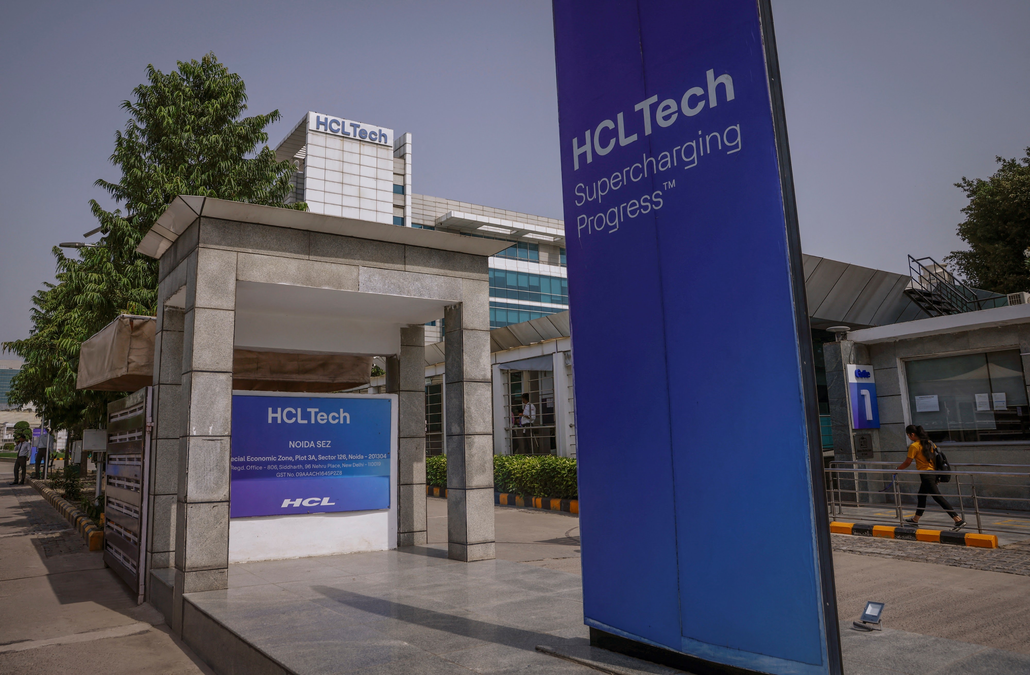 HCLTech Completes $160M Acquisition of HPE Telco Unit