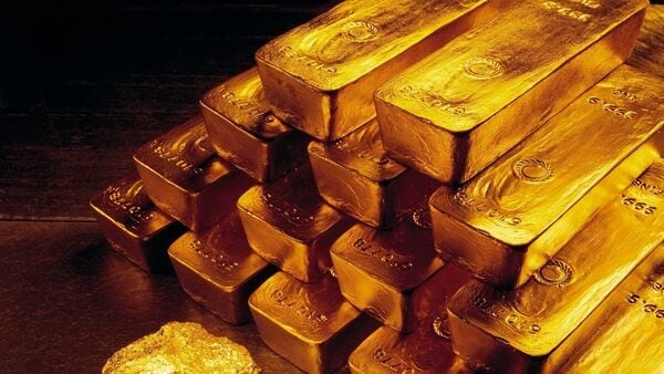Gold Mania: Can the Yellow Metal’s Relentless Rise Break the $3,500 Barrier?