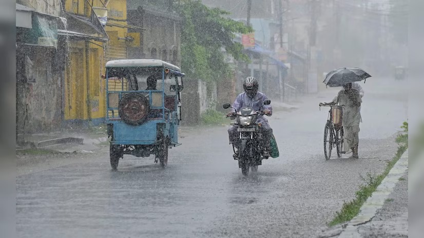 Delhi Braces for Rainfall as IMD Forecasts Weather Shift