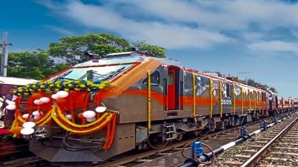 Festive Express: Indian Railways Rolls Out 150 Special Trains for Puja & Diwali Rush