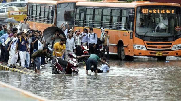 Delhi, Kolkata, Chennai See Traffic and Flooding Amid Monsoon Rains