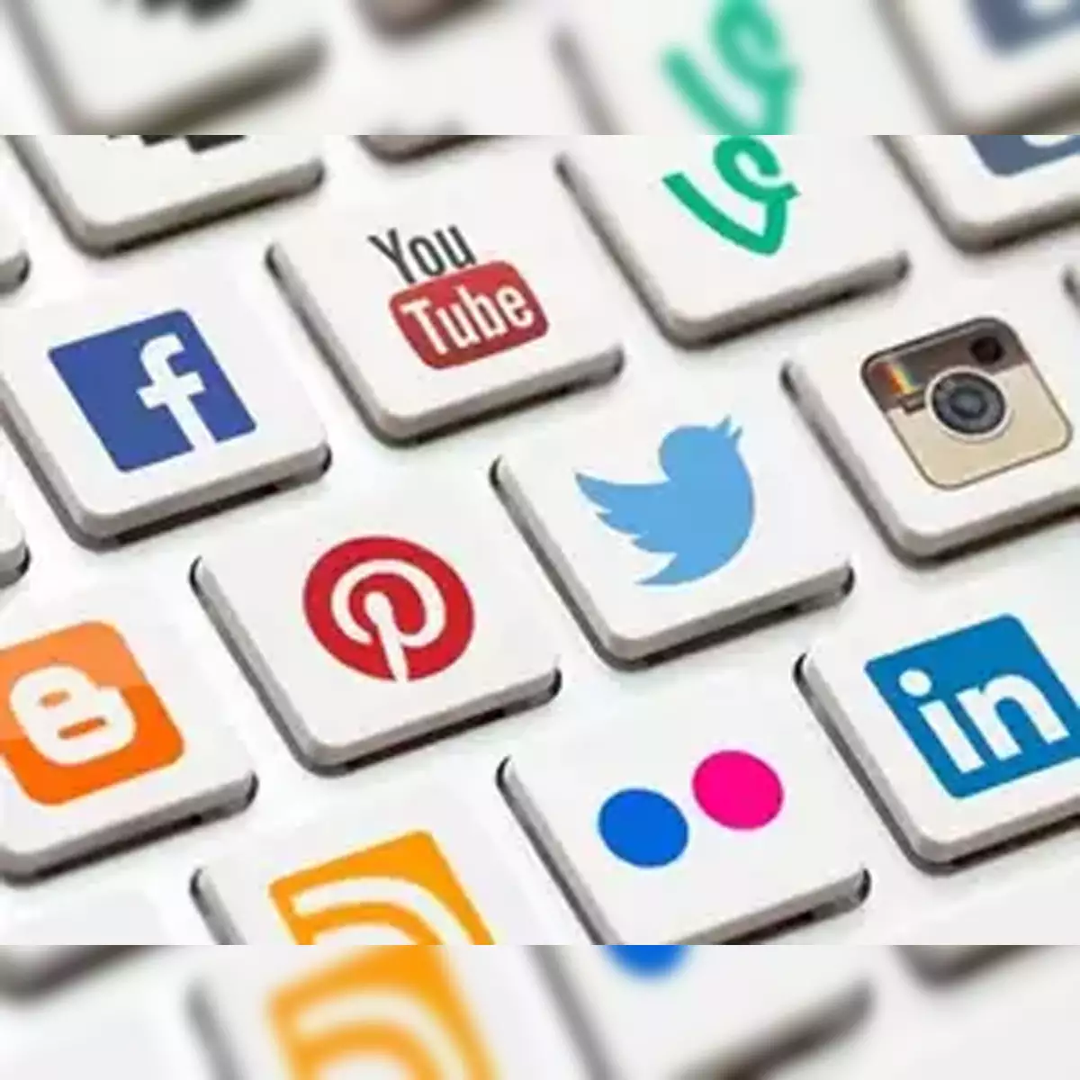 Social Media Influencers Challenge Icons in Bharat Dialogues' 2024