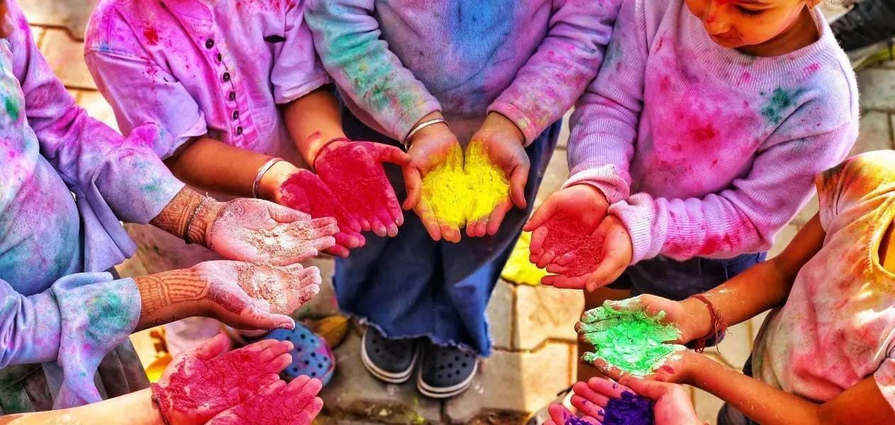 The Holi Calendar Conundrum: Resolved