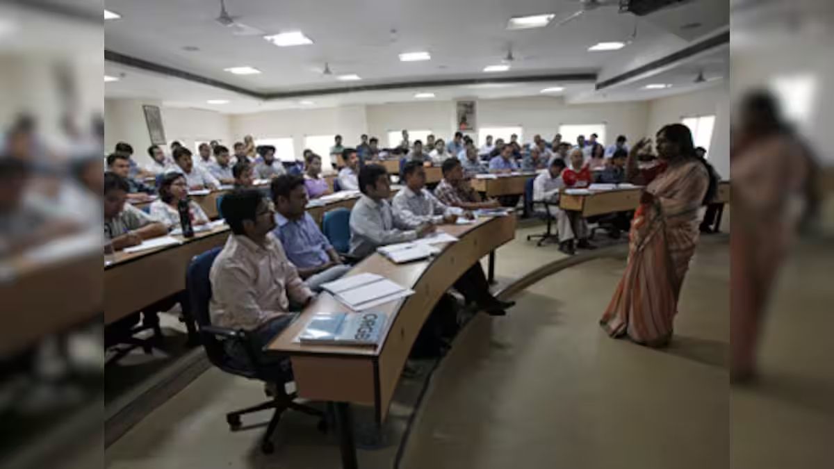 Talent Rush at Job Exchange: 1,400 Postgraduates & 5 PhDs Seek Opportunities in 2024