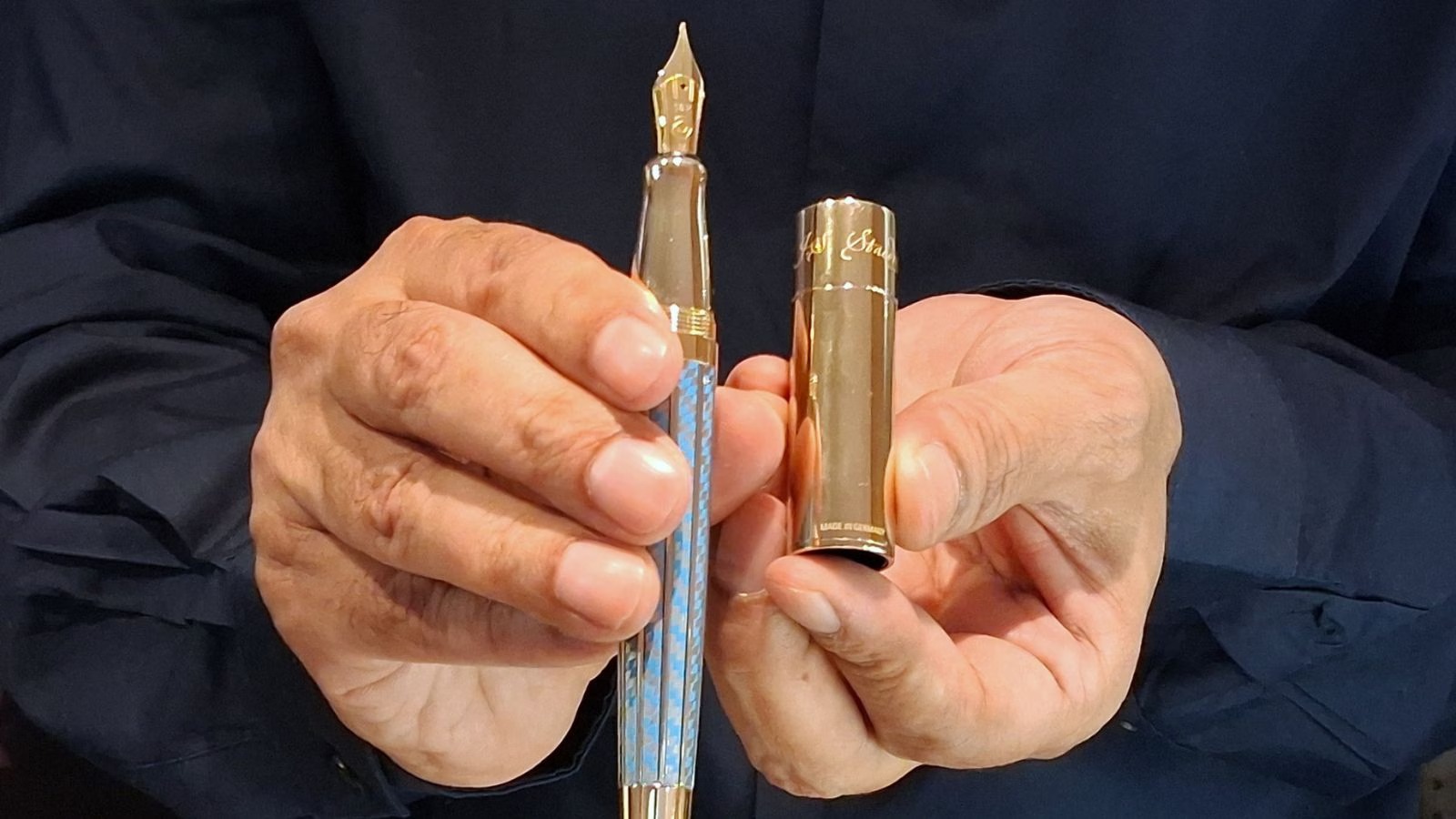 Ink-redible Value: Rs 7 Lakh Gold Pen Puts Kolkata Pen Utsav in the Limelight
