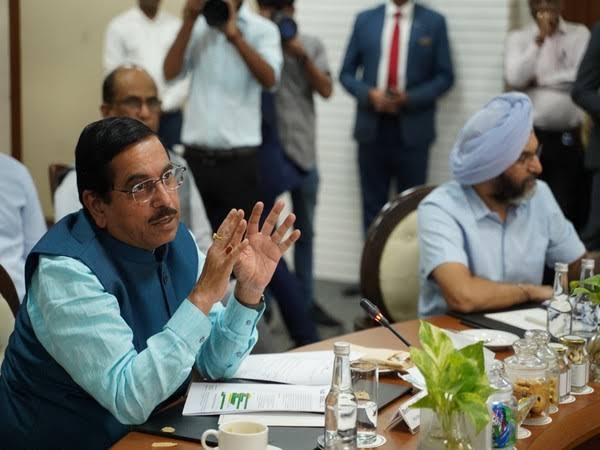 The Big Green Switch: Centre Sparks 40 GW Renewable Energy Talks with States