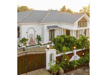 Bollywood Bling Meets Beachside Bliss: Inside Ajay & Kajol’s 5-Star 5 BHK