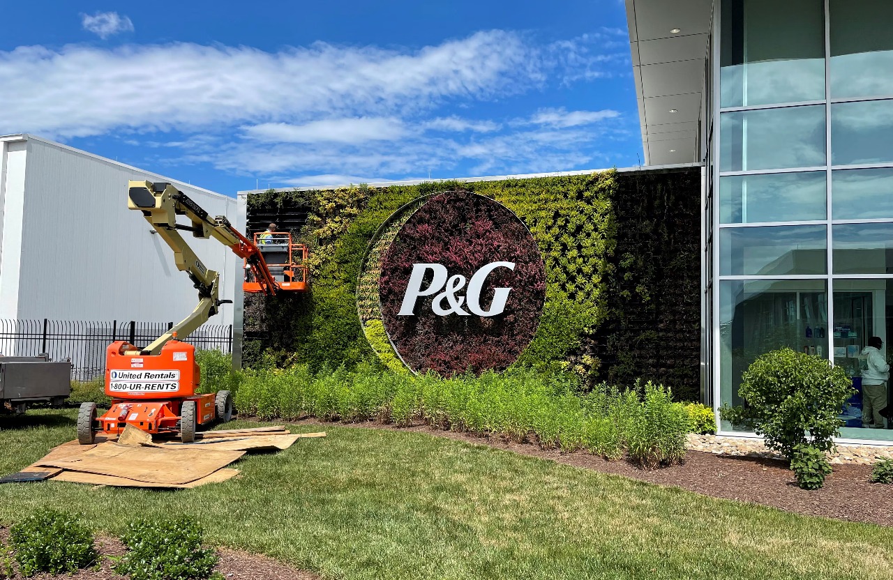 P&G Faces Growth Headwinds: Leadership Shift and Tariff Shock Cloud Fiscal 2026 Outlook