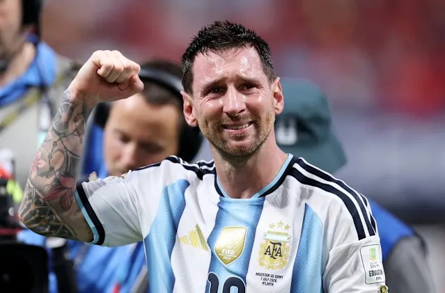 Lionel Messi in Tears as Argentina Reach World Cup Quarter-Finals