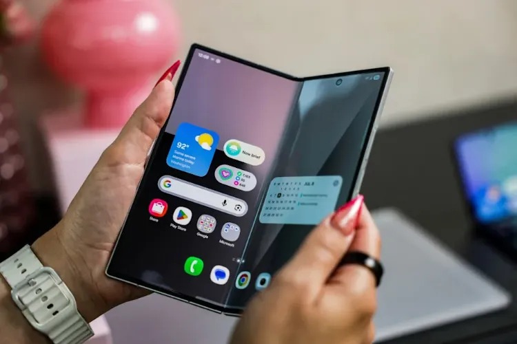 Samsung to Hike Foldable Phone Prices Amid Global Chip Shortage