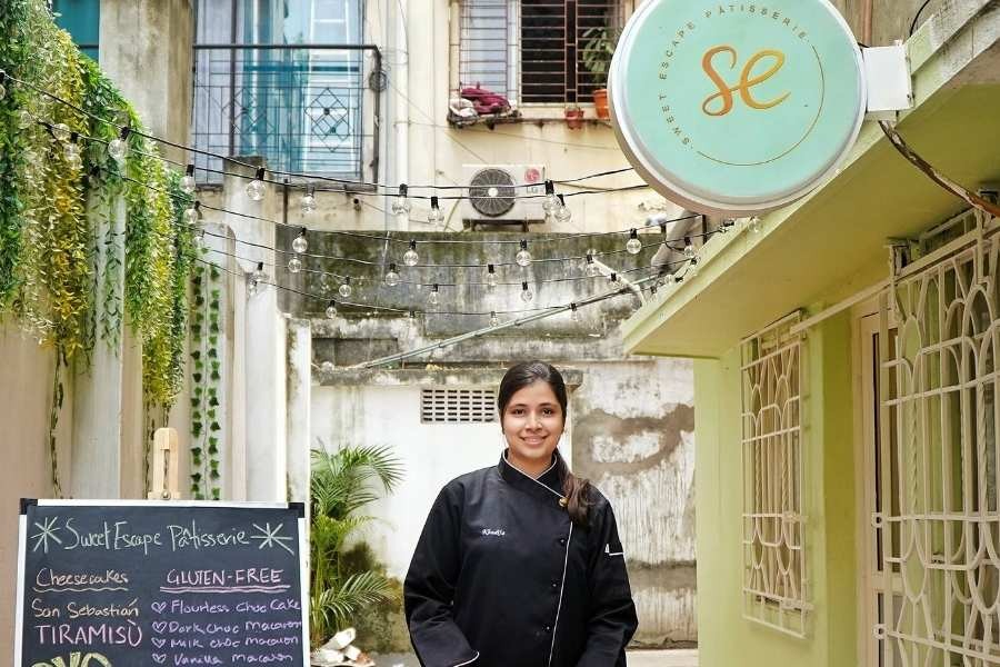 Kolkata's First Paint-Your-Own Cake Patisserie Makes Waves