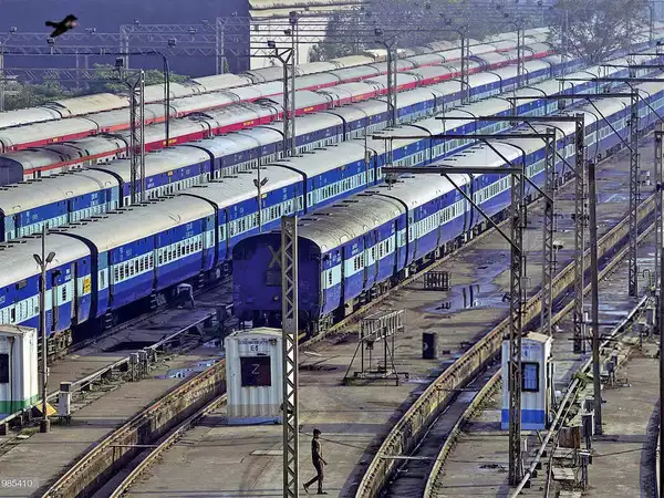 Railways Revamp: Wider FOBs and Waiting Areas to Transform Travel Experience at 60 Major Stations