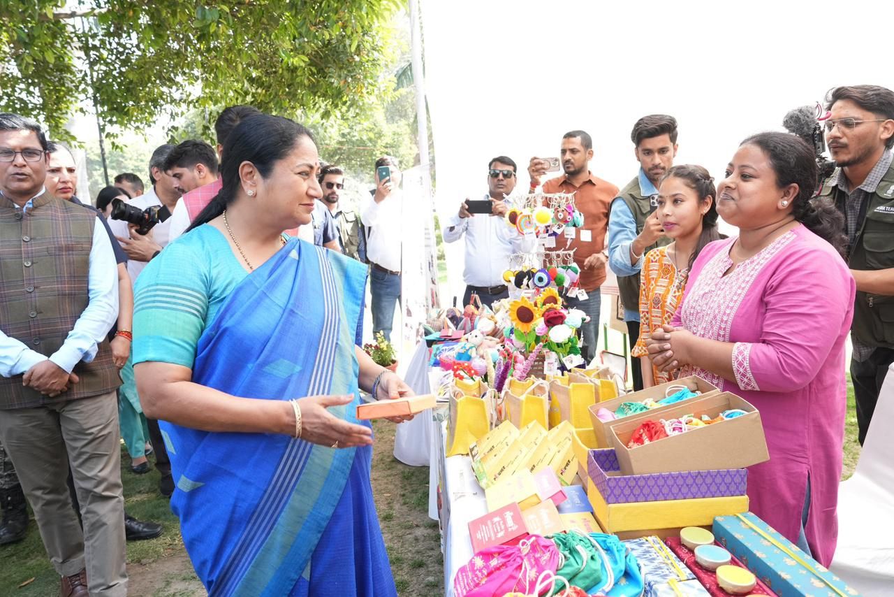 Delhi Flower Festival 2026: CM Rekha Gupta Brings Kashmir’s Tulips to Connaught Place