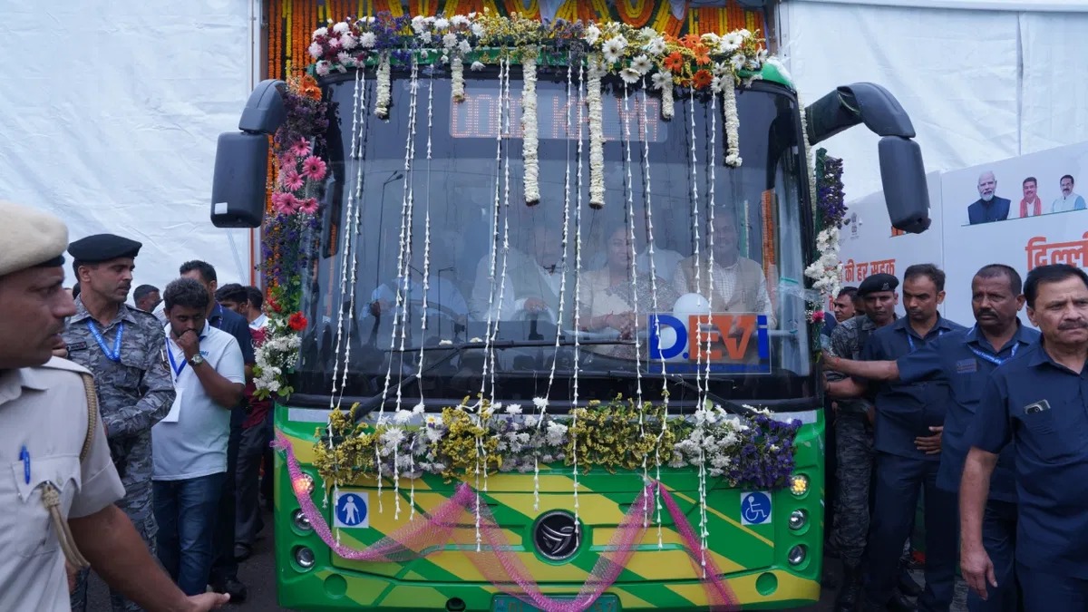 Green Wheels Roll Out: Delhi Flags Off 300 DEVi Electric Buses from Vinod Nagar