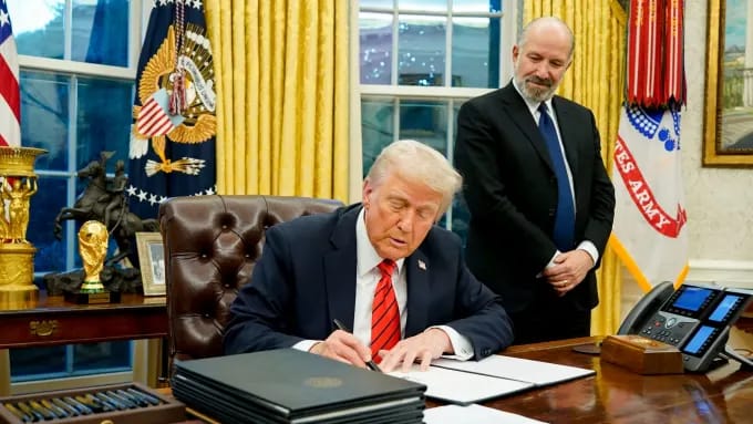 Trump Slaps 25% Tariff on Steel Imports, Reigniting Trade Tensions