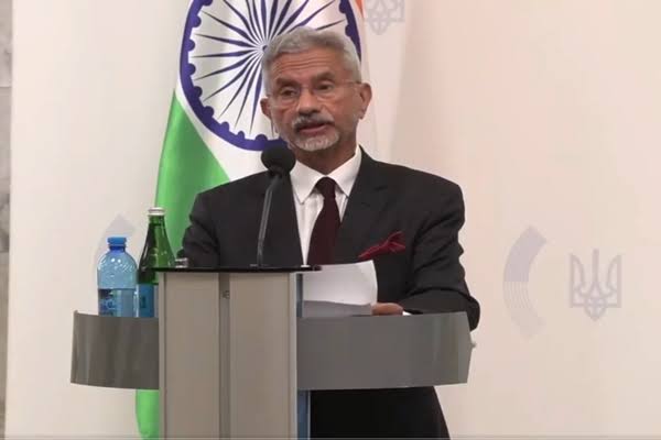 India Engages Moscow and Kyiv to End War