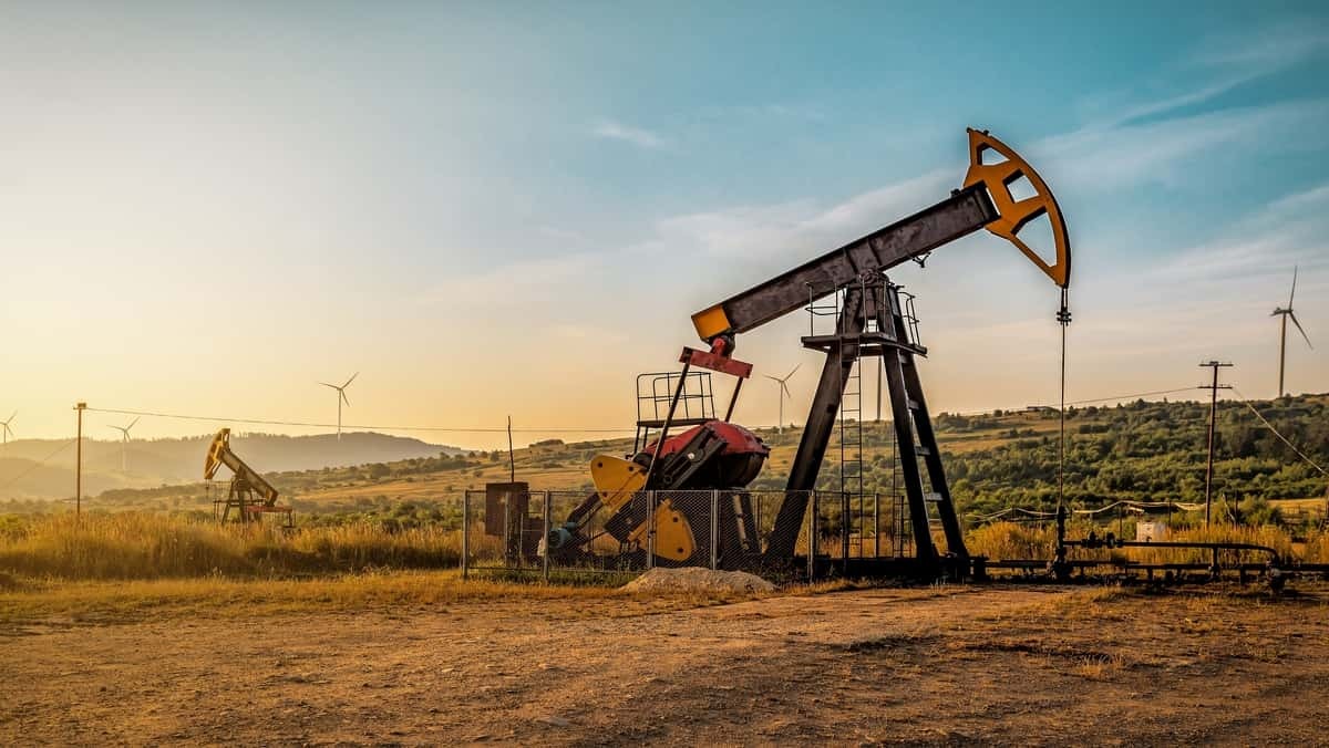 Reuters Poll Predicts Sharp Slant in 2026 Global Crude Oil Prices