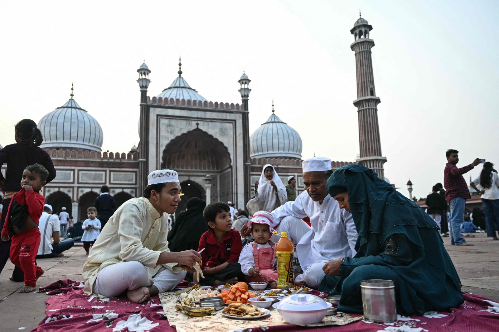 Daily Sehri And Iftar Rituals Mark Ramadan 2026 Across India