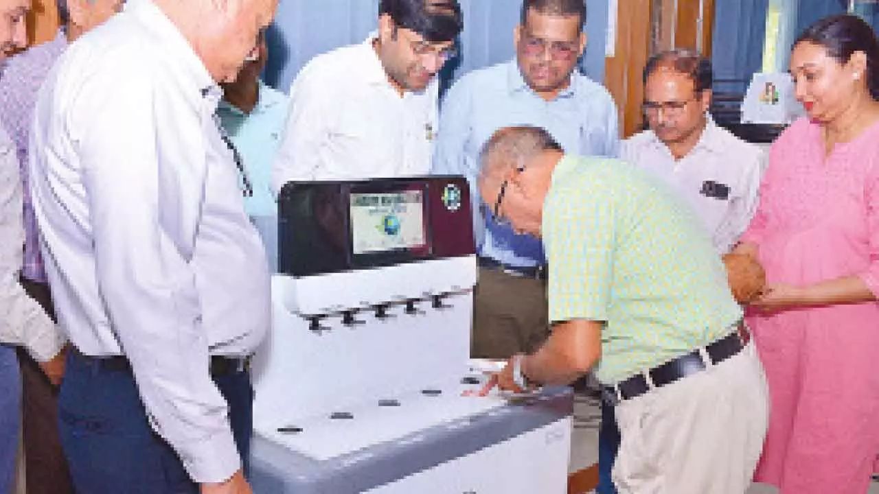 Rooted in Science: Patanjali Donates Automated Soil Testing Machine ‘Doctor Ka Doctor’ to ICAR