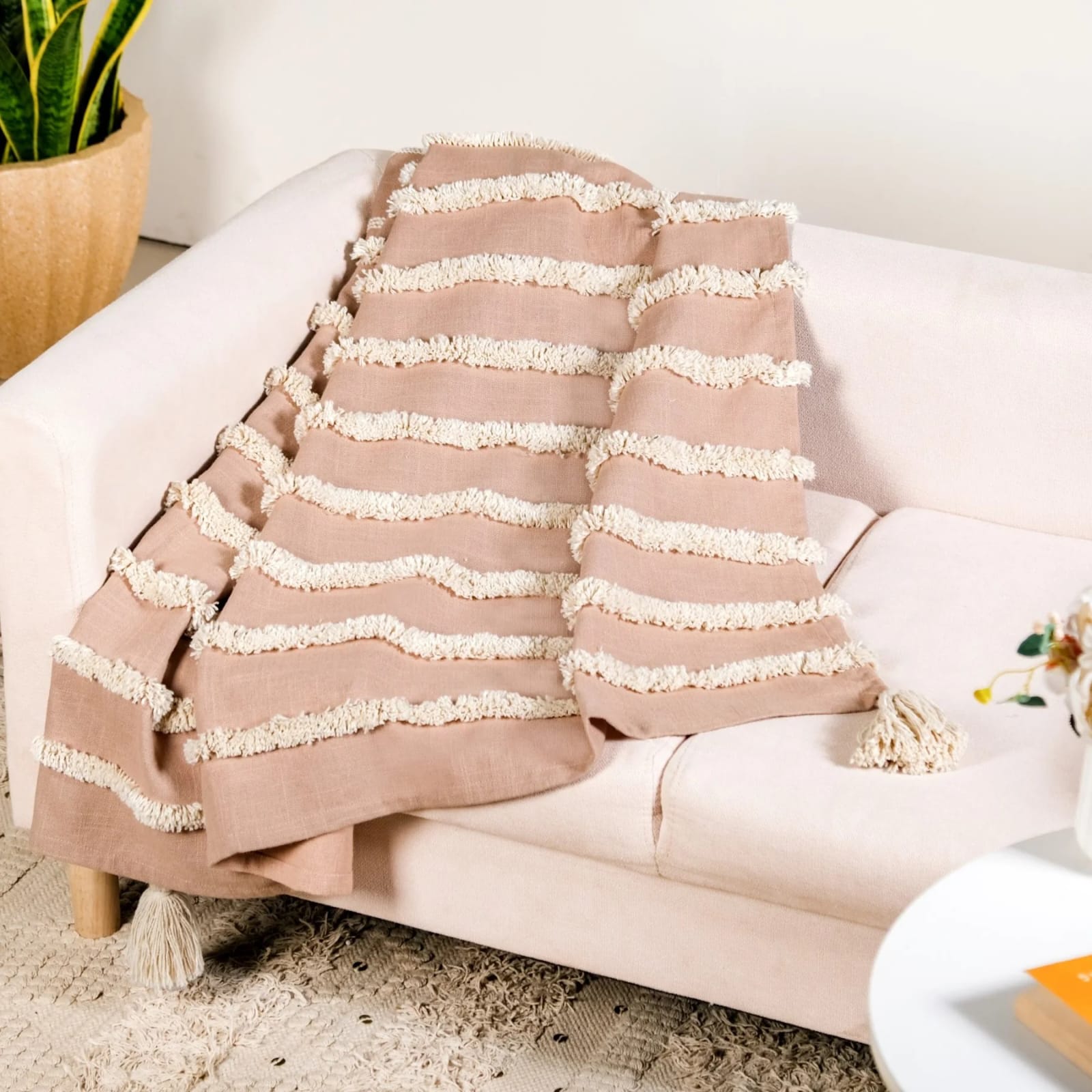 How To Style A Throw Blanket For Instant Winter Cosy Vibes