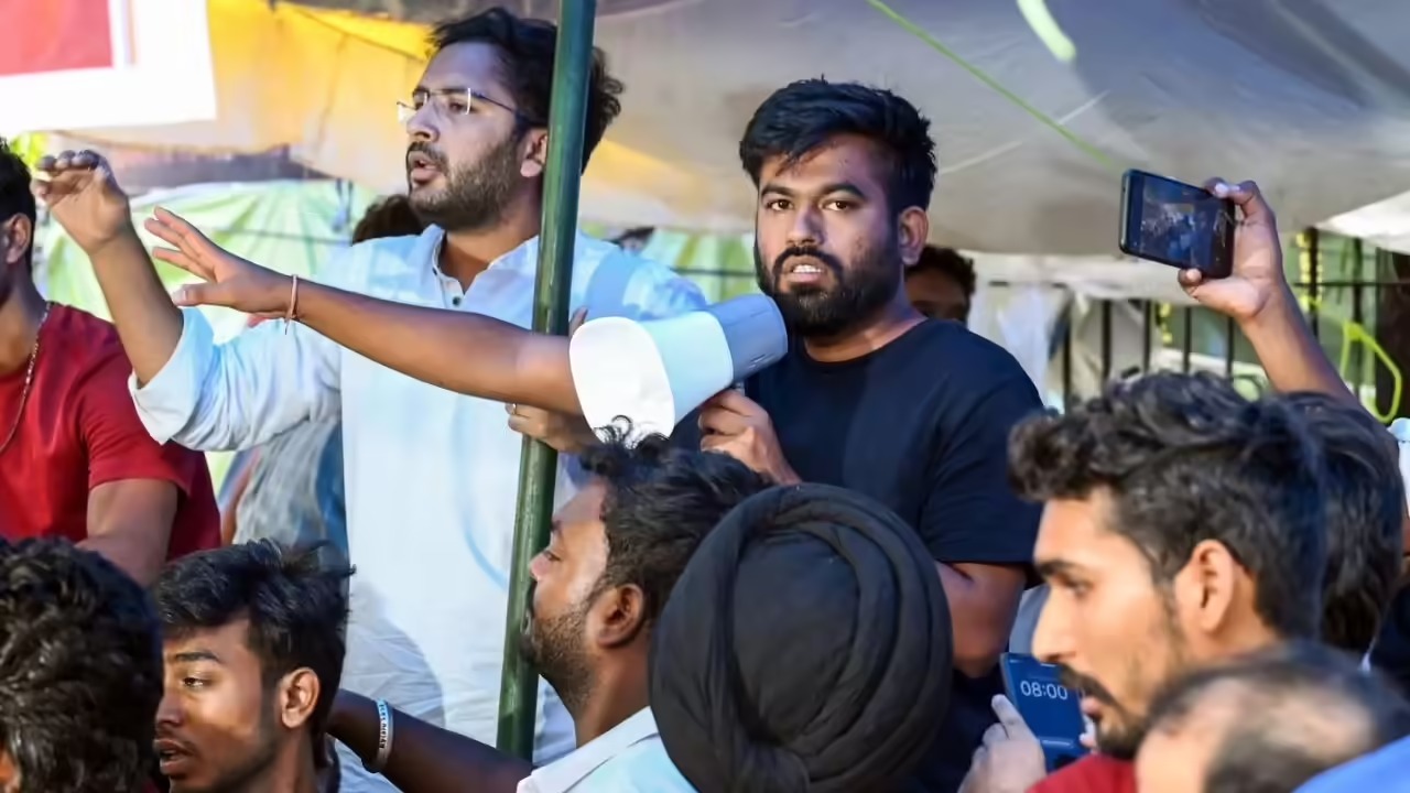 Clashes Erupt as 'Cockroach' Protesters March on India Parliament