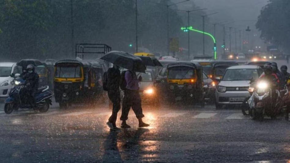Capital Gets a Cloud Call: Delhi Braces for Rains & Rumbles This Saturday