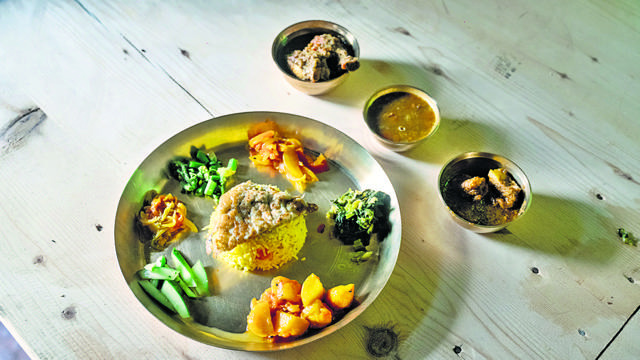 Wok of Fame: Chinese Diner's 24-Karat Hotpot Creates Buzz