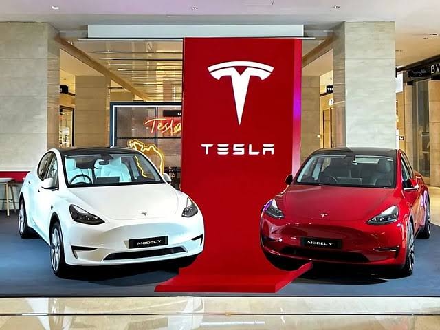 Tesla’s Mumbai Debut: Electric Dreams Ignite as Supercar Steals the Show