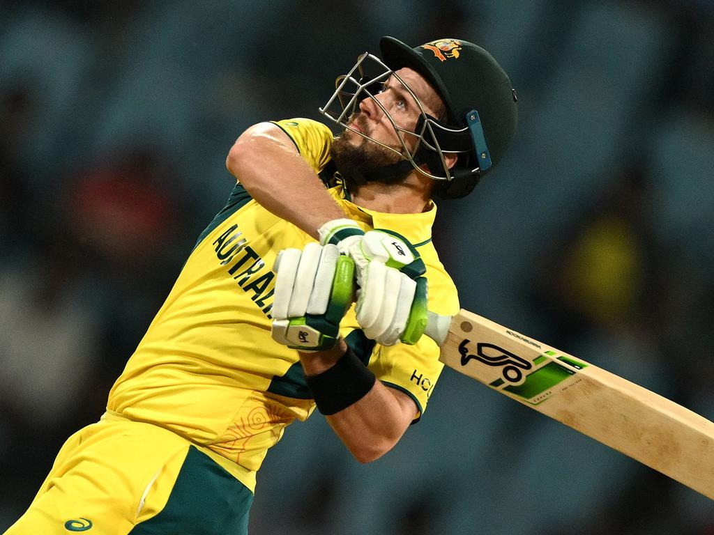 Josh Inglis Hits Half-Century as Australia Chases England’s 351 in Thrilling ODI