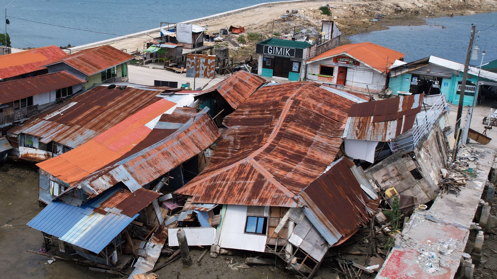 7.6 Magnitude Quake Rocks Philippines, Coastal Evacuations Sound Alarm