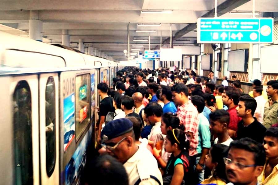 The Great Kolkata Crush: Metro’s Blue Line Buckles Under Puja Pressure