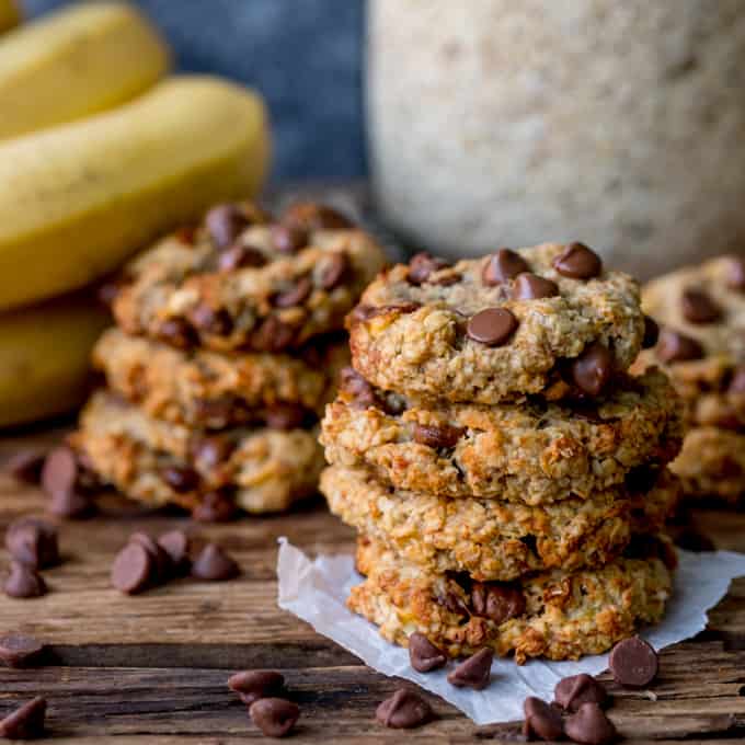 Tea Time Treat: Whip Up Zero-Sugar Banana Chocolate Oatmeal Cookies in Minutes