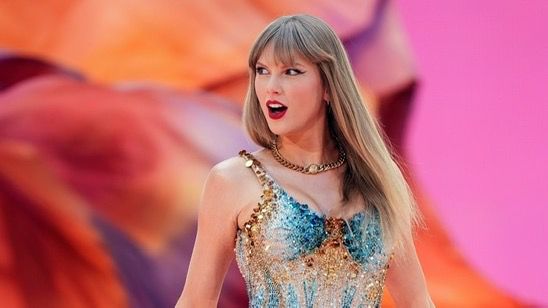 Love Story or Football Glory? Swift May Cheer Chiefs vs Cardinals