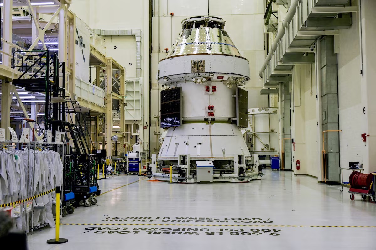 Race to the Moon Heats Up: NASA Opens Contract Amid SpaceX Starship Setbacks