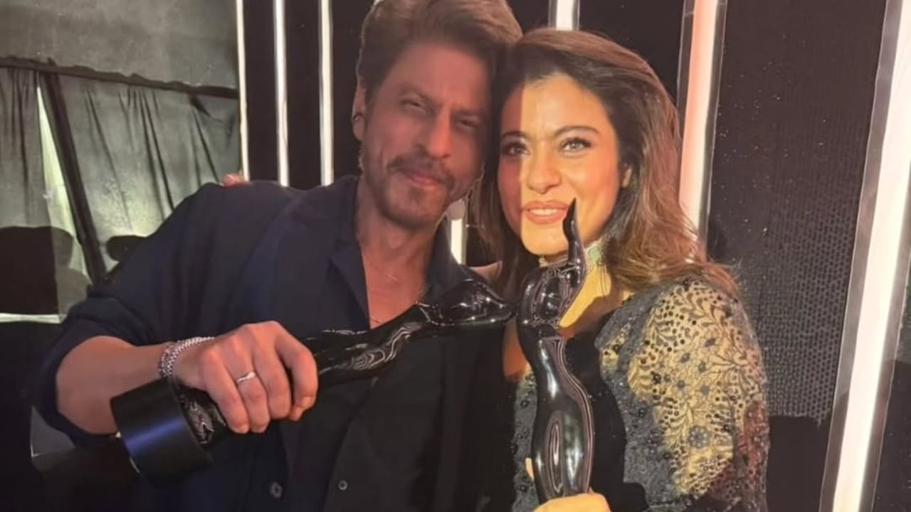 Bollywood Nostalgia Takes Center Stage As Shah Rukh Khan And Kajol Recreate Iconic ‘Kuch Kuch Hota Hai’ Moment