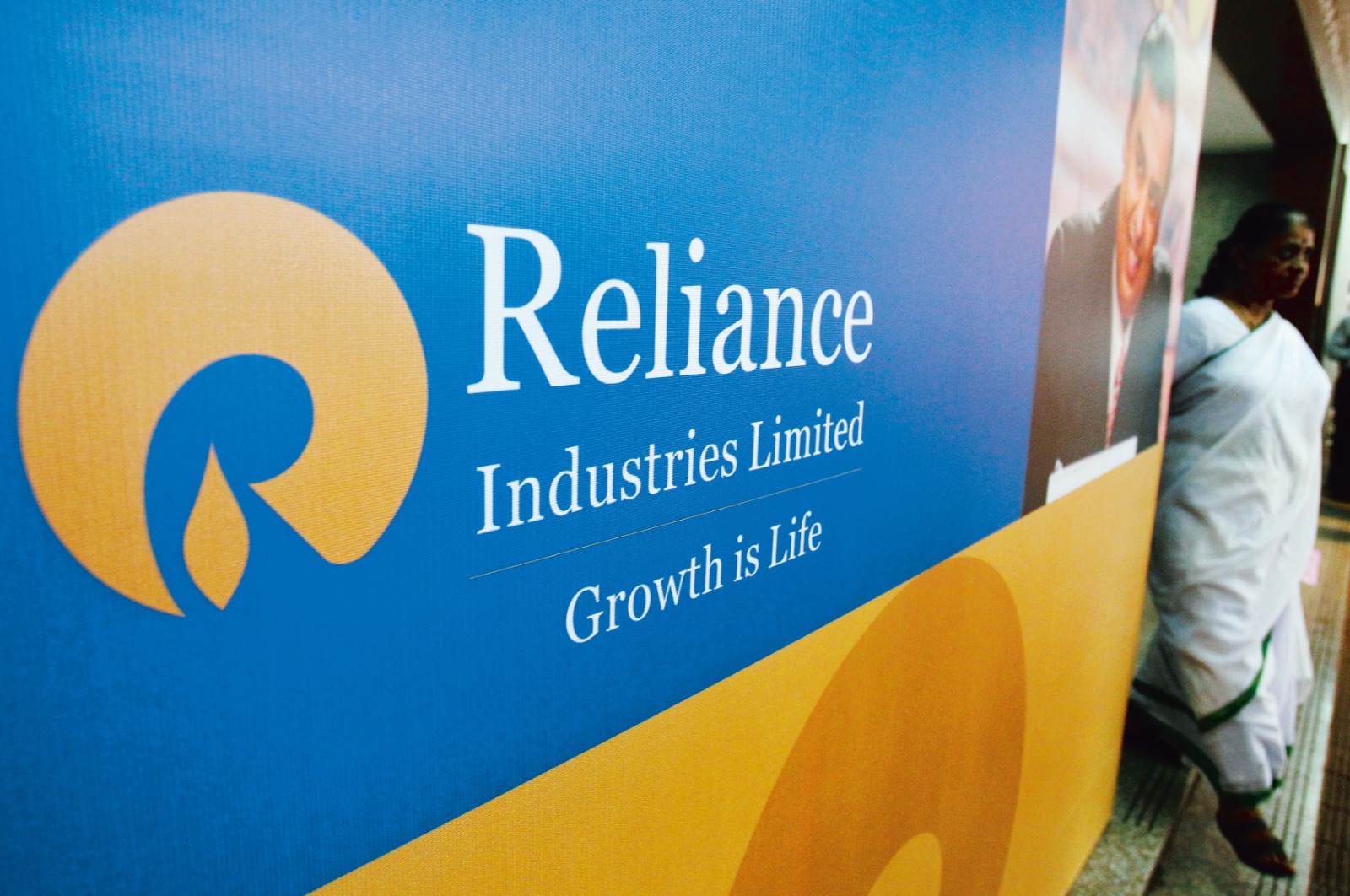 Reliance Flags Risks Ahead Even As It Keeps Jio Growth Options Open
