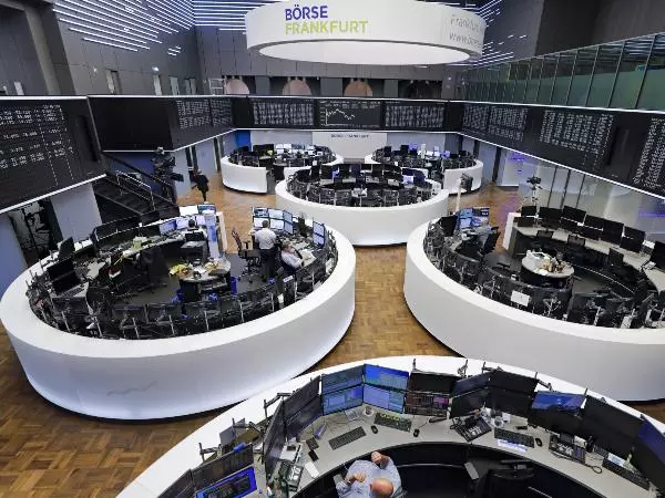 EuroStoxx and DAX Futures Edge Up as Markets Play It Safe