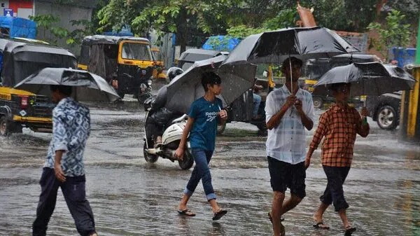 Gentle Rains Greet Mumbai on New Year's Morning: A Rare Winter Sight