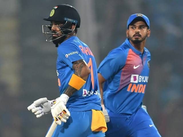 India Struggles at 130/4 as New Zealand Strikes Back in ODI Clash