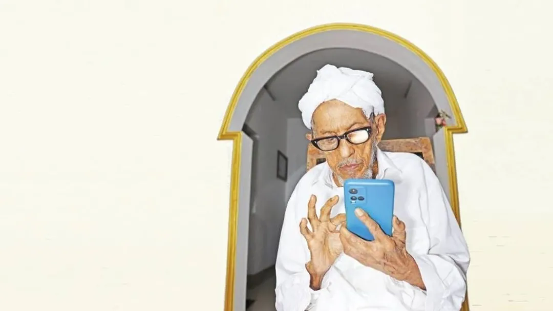 Swipe Right on Age: Kerala’s 104-Year-Old Embraces the Smartphone Age