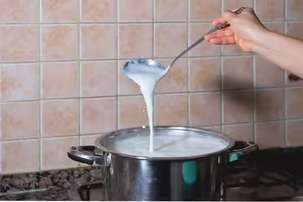 Milk Under Scrutiny: Simple Home Tests Amid FSSAI Crackdown