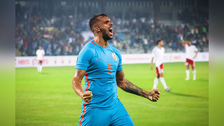 Indian Footballer Robin Singh Backs Real Madrid Ahead of Man City Clash