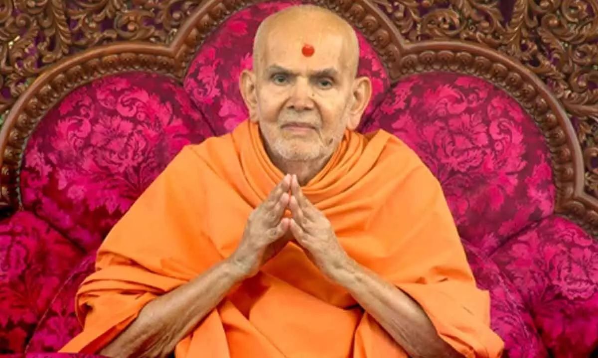 Thousands Celebrate Rangotsav At BAPS Mandir In Gujarat’s Sarangpur