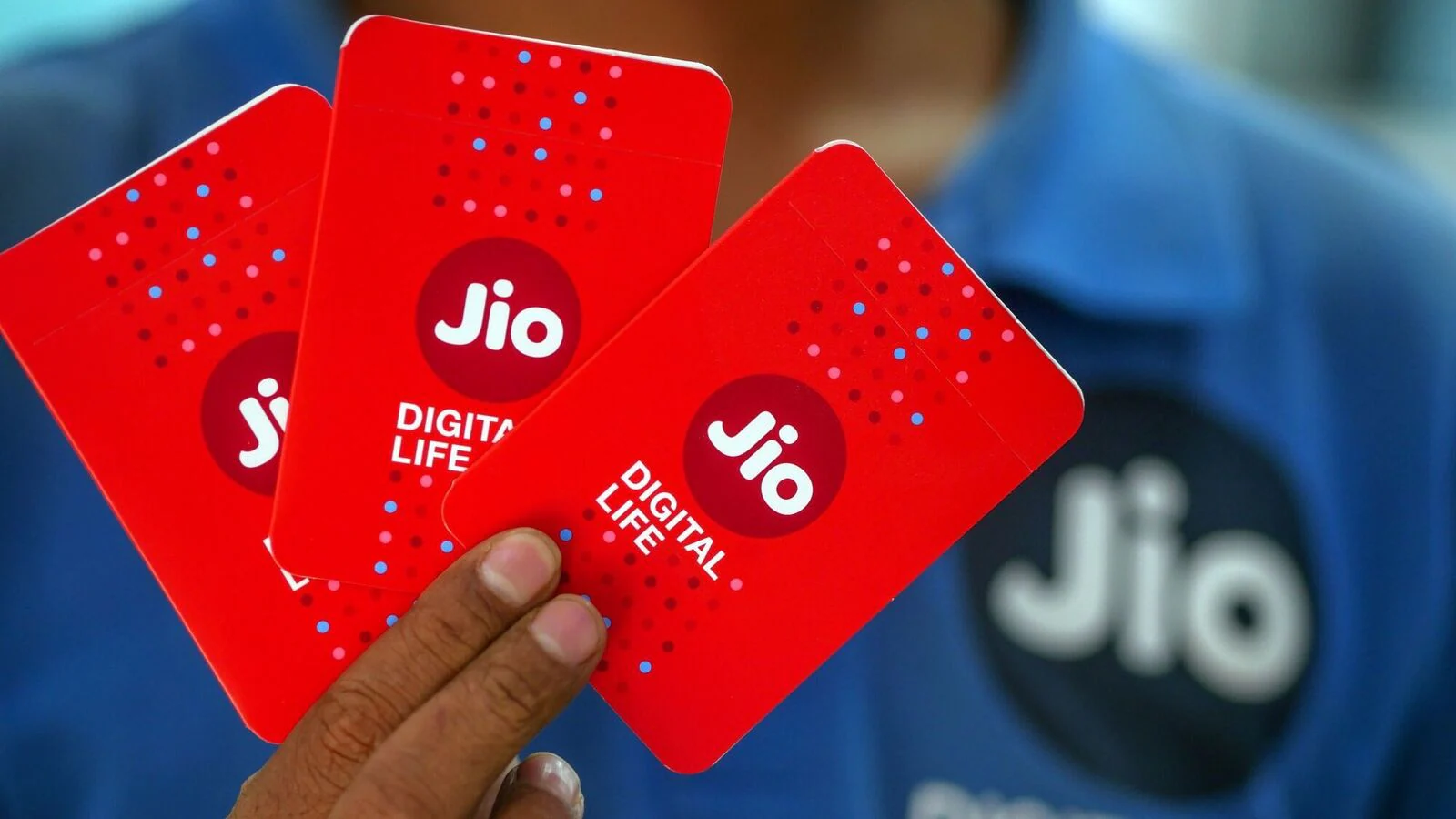 Stream Like a Pro: Jio's Rs 195 Plan Brings Cricket to Your Fingertips!