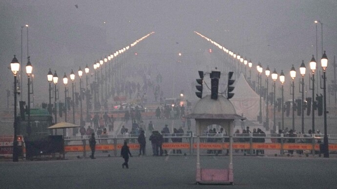 Dense Fog Grips North India: Travel Disruptions Across Delhi, Punjab and UP