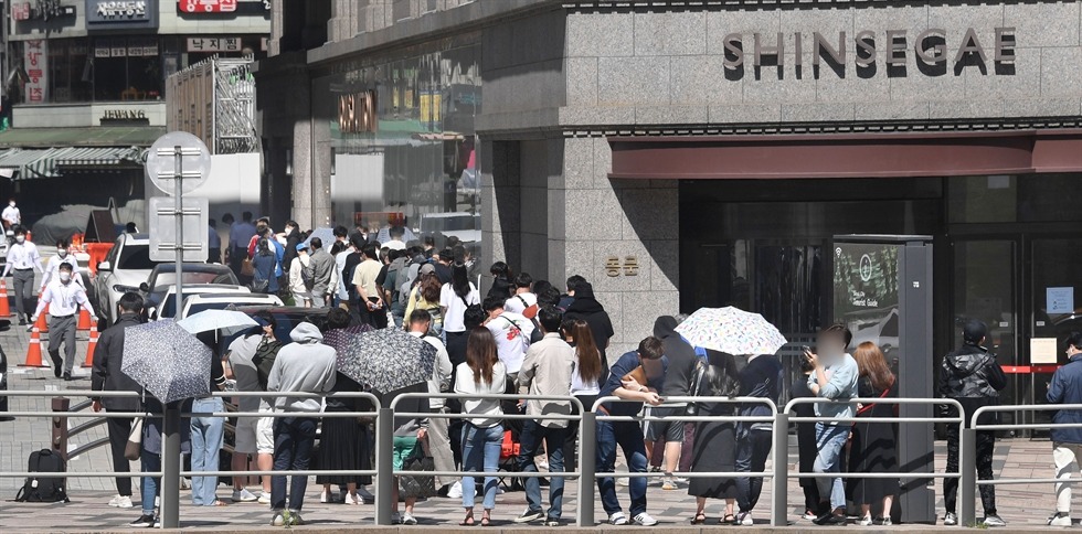 Luxury Brands Defy Global Slowdown: Cartier and Bottega Veneta Raise Prices in Korea