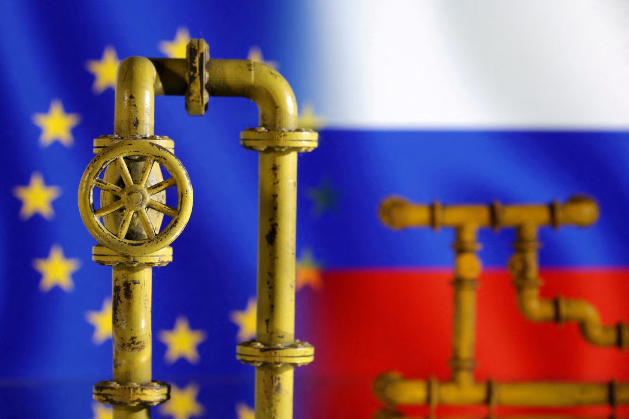 Accelerated Exit: EU Moves To Ban Russian LNG Imports By January 2027 Amid Geopolitical Pressures
